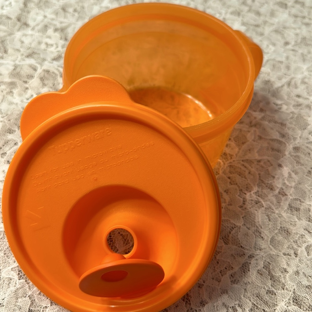 Tupperware Crystal Wave #4  microwave handle vented bowl
